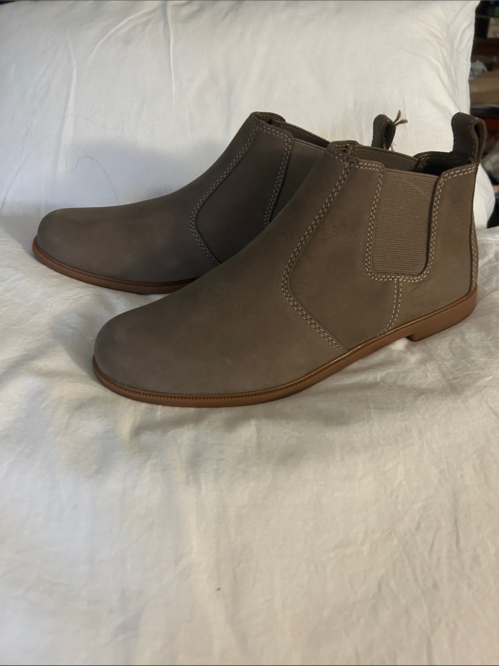 Women’s Taupe Chukka Boots — Sleek Slip-On Leather Ankle Boot NWT never worn